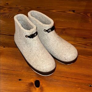 Cozy Gray Women's Slippers